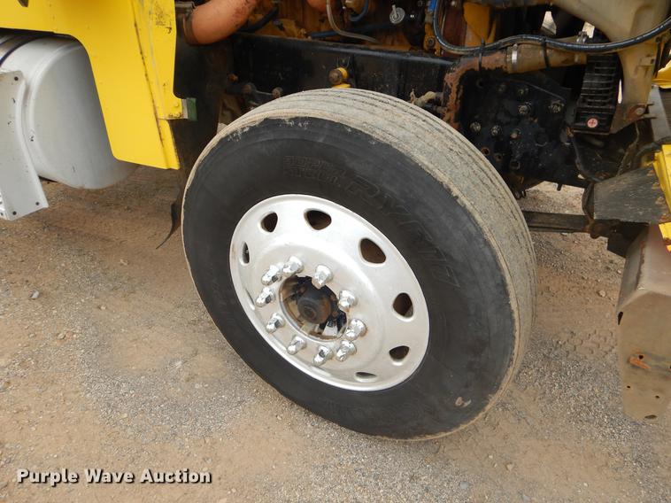 image for item EZ9802 2003 Freightliner FLD semi truck