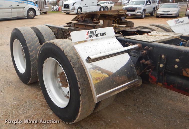 image for item EZ9802 2003 Freightliner FLD semi truck