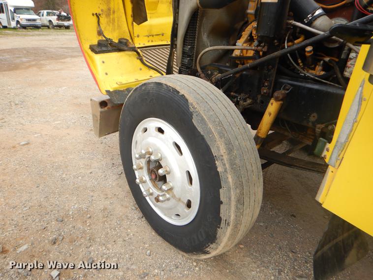 image for item EZ9802 2003 Freightliner FLD semi truck