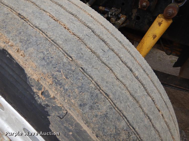 image for item EZ9802 2003 Freightliner FLD semi truck