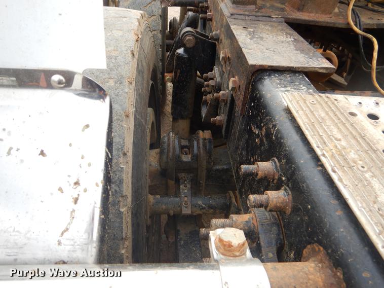 image for item EZ9802 2003 Freightliner FLD semi truck