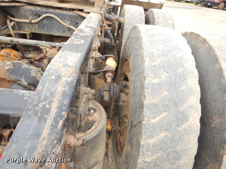 image for item EZ9802 2003 Freightliner FLD semi truck