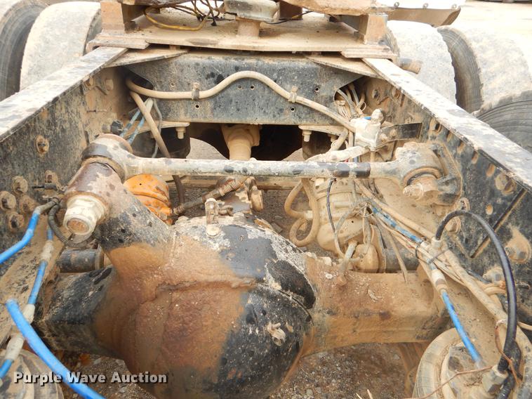 image for item EZ9802 2003 Freightliner FLD semi truck