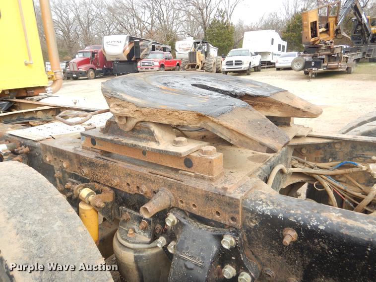 image for item EZ9802 2003 Freightliner FLD semi truck