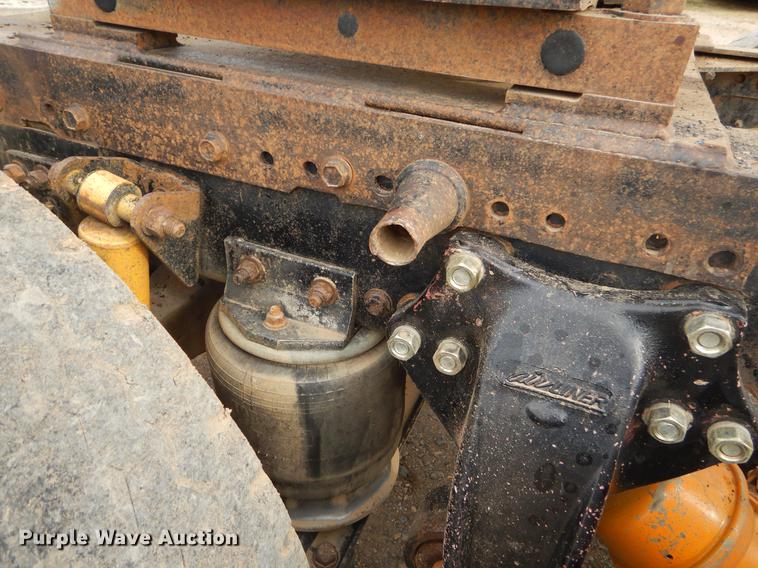 image for item EZ9802 2003 Freightliner FLD semi truck