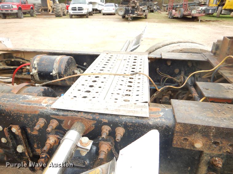 image for item EZ9802 2003 Freightliner FLD semi truck