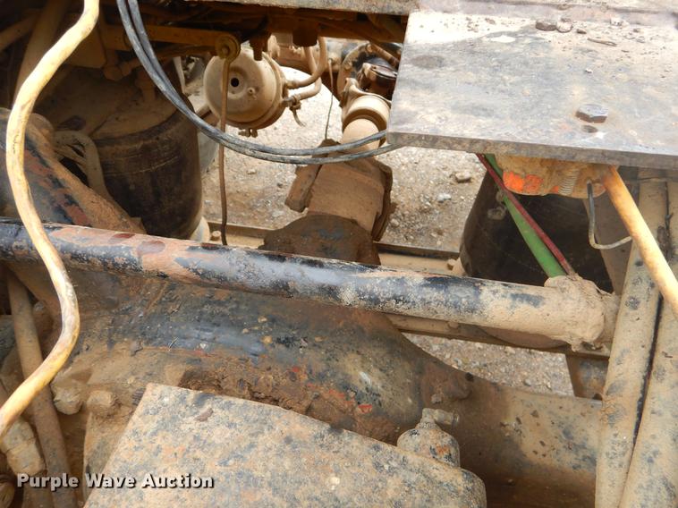 image for item EZ9802 2003 Freightliner FLD semi truck