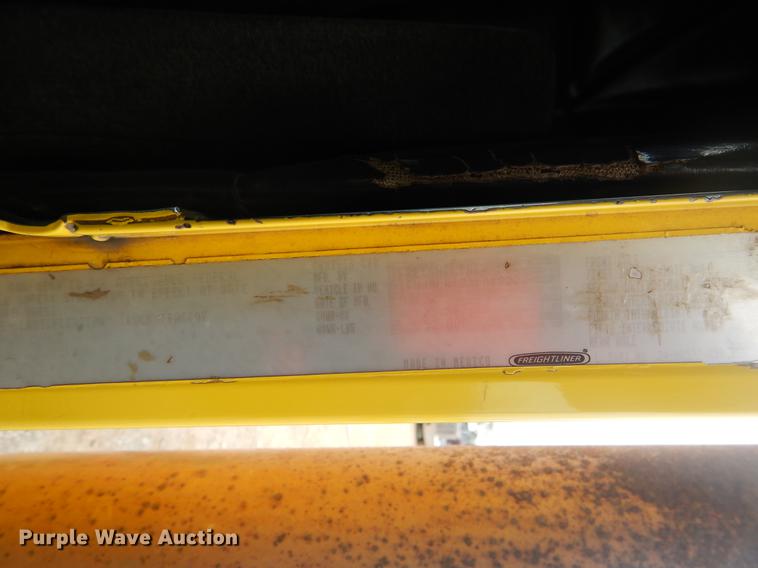 image for item EZ9802 2003 Freightliner FLD semi truck