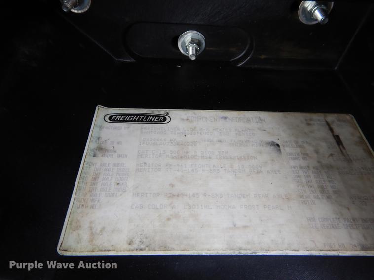 image for item EZ9802 2003 Freightliner FLD semi truck