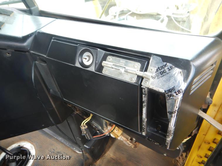 image for item EZ9802 2003 Freightliner FLD semi truck