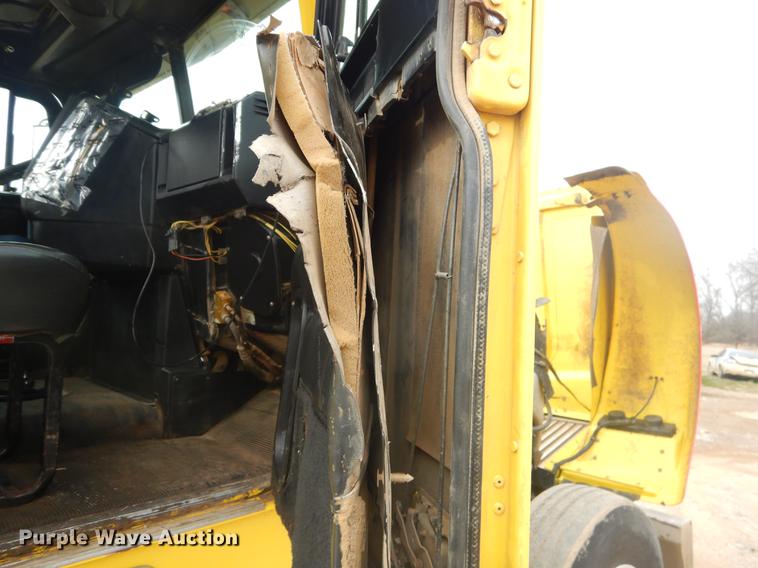 image for item EZ9802 2003 Freightliner FLD semi truck