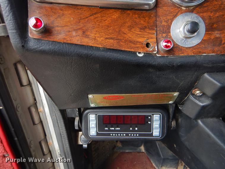 image for item EZ9803 1994 Peterbilt 379 semi truck