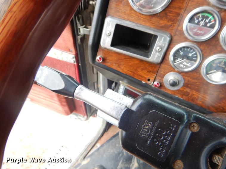 image for item EZ9803 1994 Peterbilt 379 semi truck