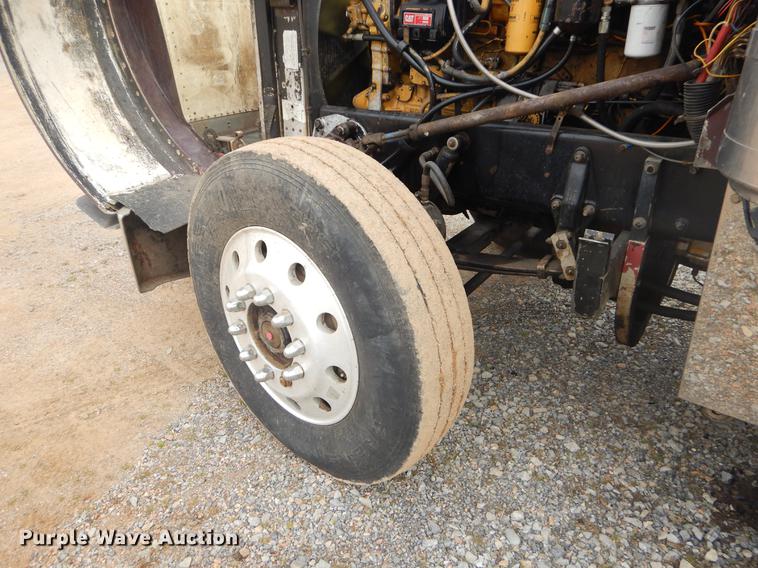 image for item EZ9803 1994 Peterbilt 379 semi truck