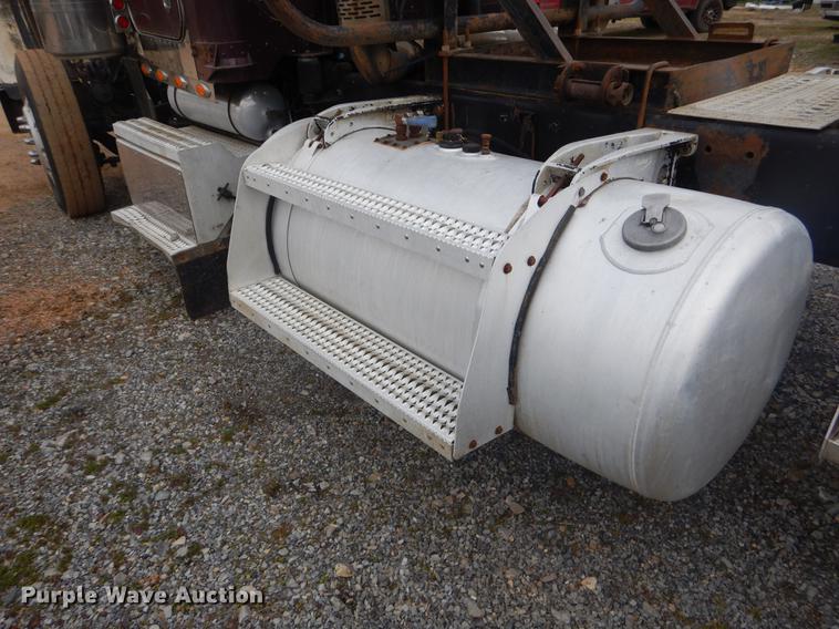 image for item EZ9803 1994 Peterbilt 379 semi truck