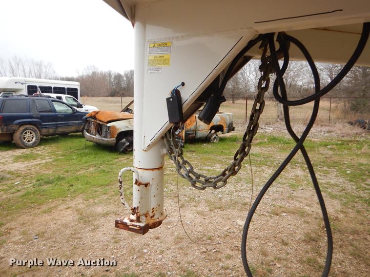 image for item EZ9807 2006 Cm Trailers livestock trailer