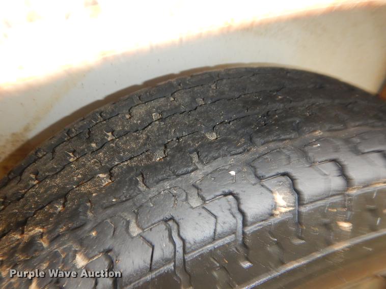 image for item EZ9807 2006 Cm Trailers livestock trailer