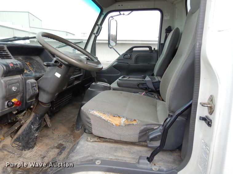 image for item EZ9814 2005 GMC W4500 box truck