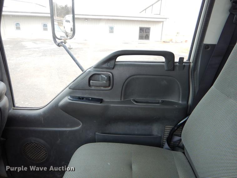 image for item EZ9814 2005 GMC W4500 box truck