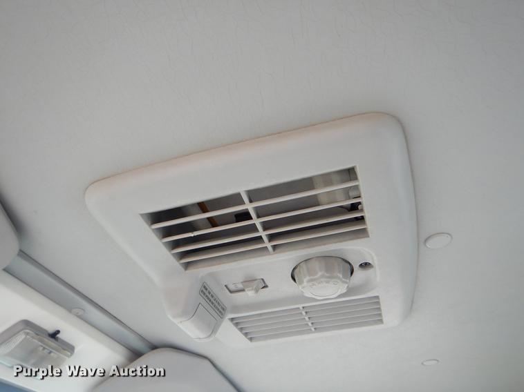 image for item EZ9814 2005 GMC W4500 box truck