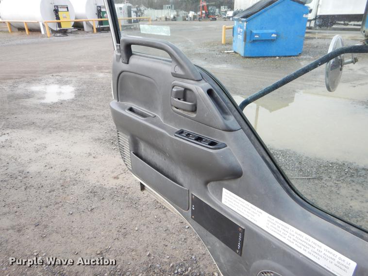 image for item EZ9814 2005 GMC W4500 box truck