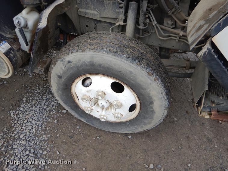 image for item EZ9814 2005 GMC W4500 box truck