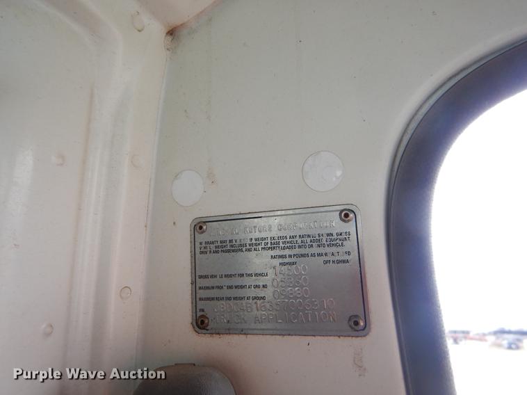 image for item EZ9814 2005 GMC W4500 box truck