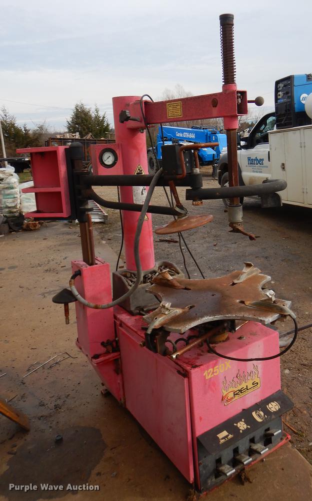 image for item EZ9818 Tire and balance machines