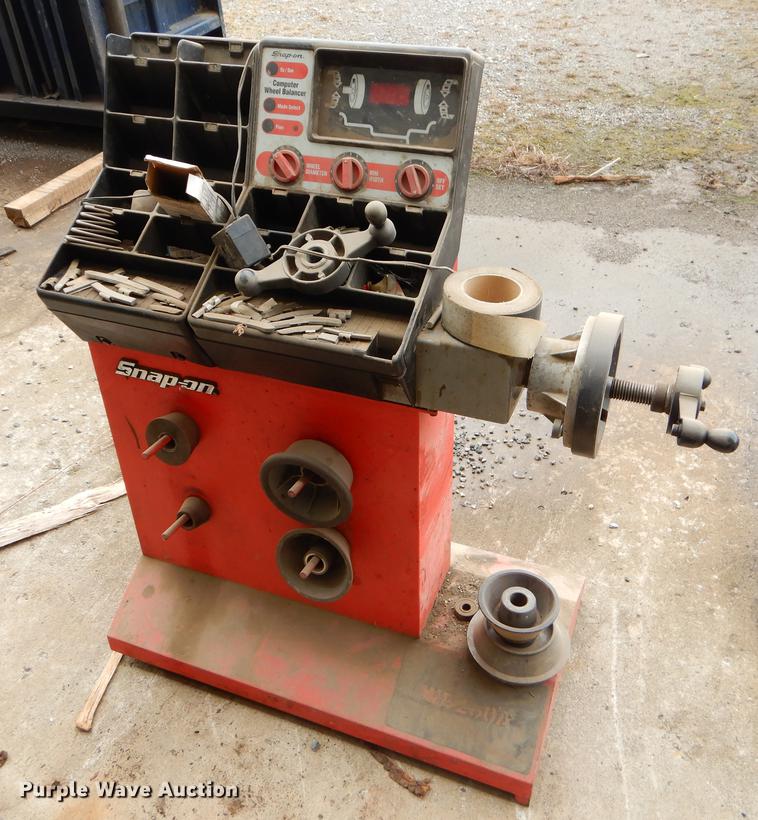 image for item EZ9818 Tire and balance machines