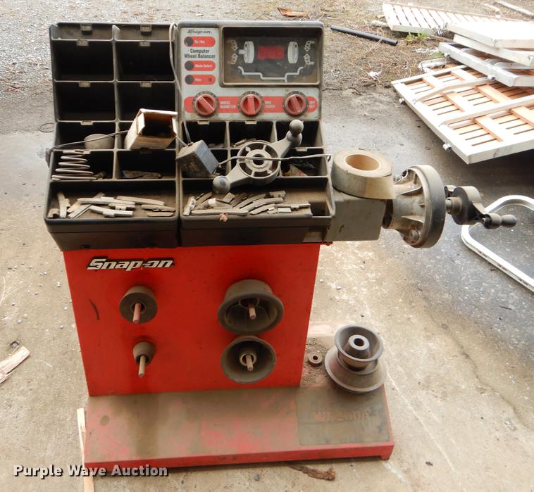 image for item EZ9818 Tire and balance machines