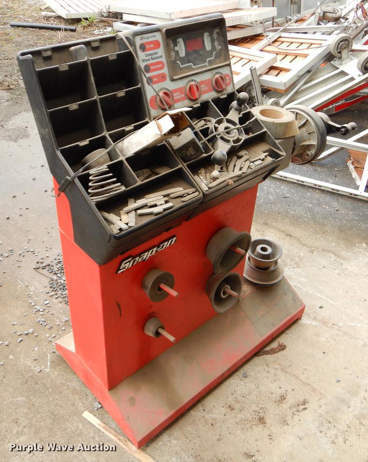 image for item EZ9818 Tire and balance machines