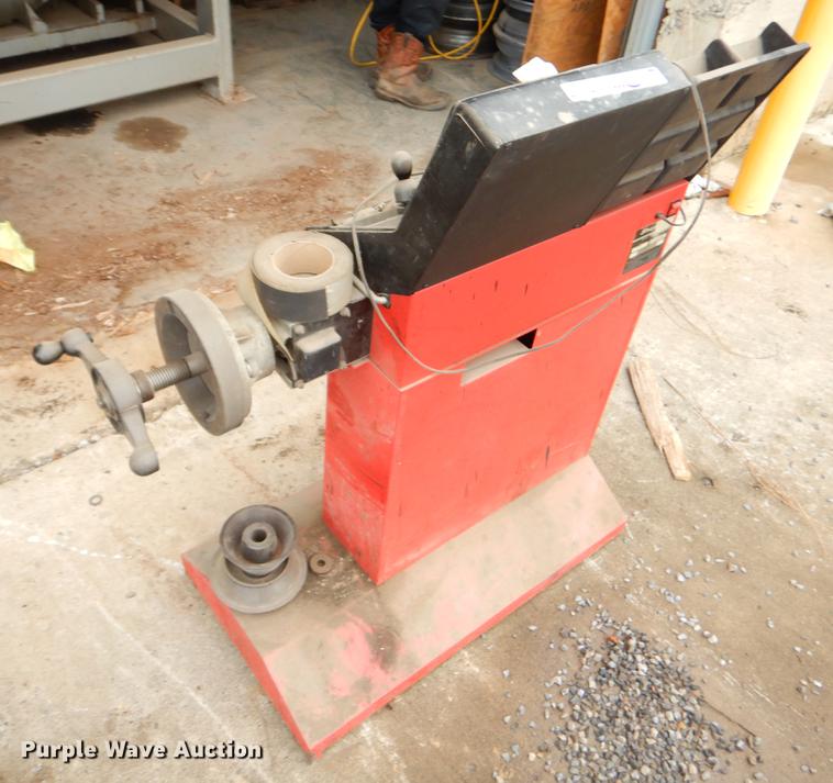 image for item EZ9818 Tire and balance machines