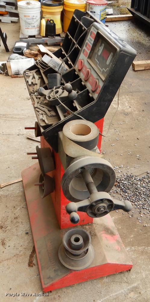 image for item EZ9818 Tire and balance machines