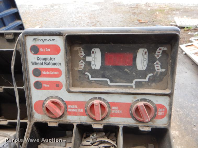 image for item EZ9818 Tire and balance machines