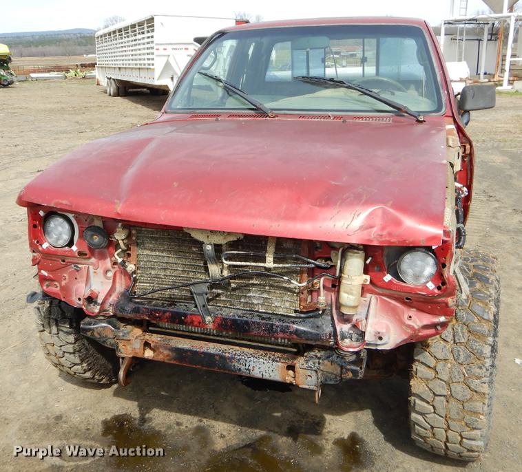 image for item EZ9828 1994 Toyota Tacoma XtraCab flatbed pickup truck