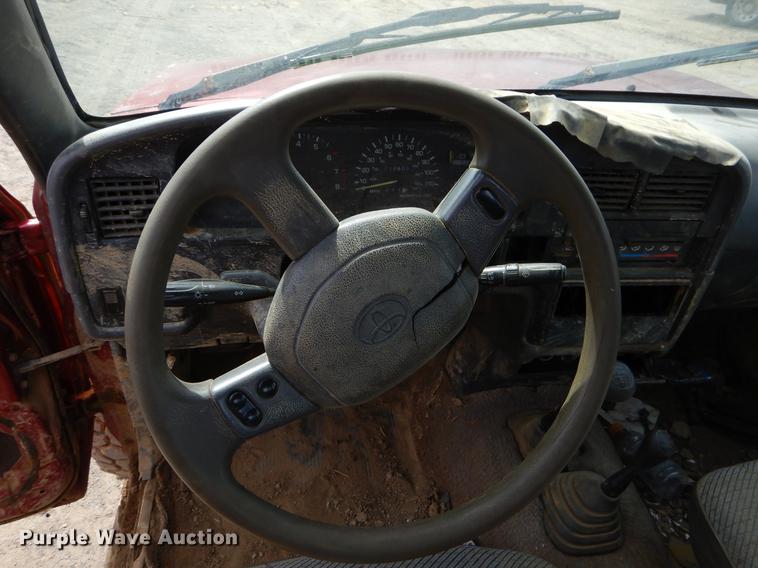 image for item EZ9828 1994 Toyota Tacoma XtraCab flatbed pickup truck