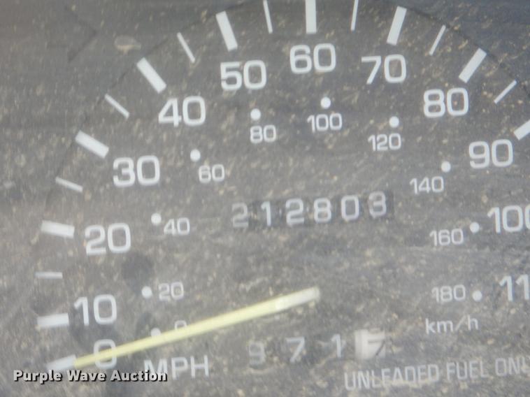 image for item EZ9828 1994 Toyota Tacoma XtraCab flatbed pickup truck