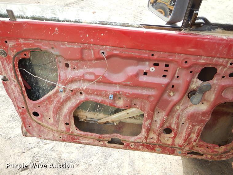 image for item EZ9828 1994 Toyota Tacoma XtraCab flatbed pickup truck