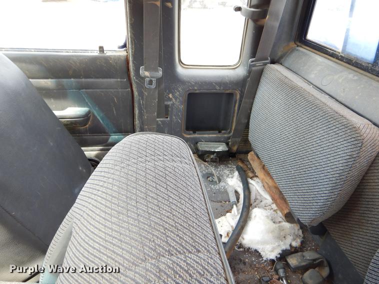 image for item EZ9828 1994 Toyota Tacoma XtraCab flatbed pickup truck