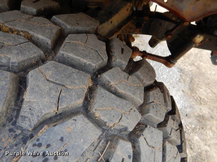 image for item EZ9828 1994 Toyota Tacoma XtraCab flatbed pickup truck