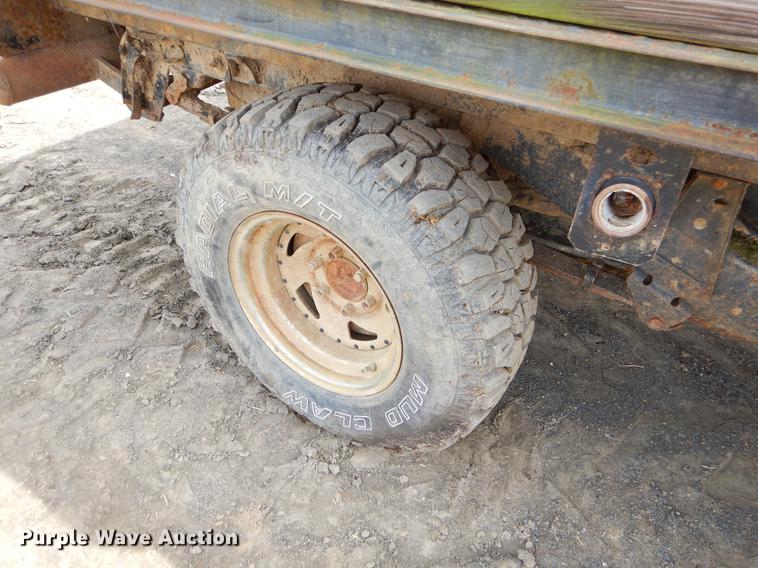 image for item EZ9828 1994 Toyota Tacoma XtraCab flatbed pickup truck