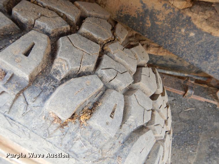 image for item EZ9828 1994 Toyota Tacoma XtraCab flatbed pickup truck