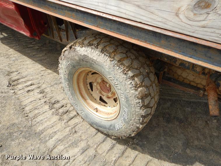 image for item EZ9828 1994 Toyota Tacoma XtraCab flatbed pickup truck