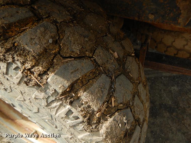 image for item EZ9828 1994 Toyota Tacoma XtraCab flatbed pickup truck