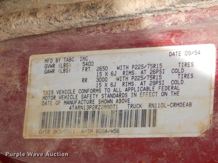 image for item EZ9828 1994 Toyota Tacoma XtraCab flatbed pickup truck