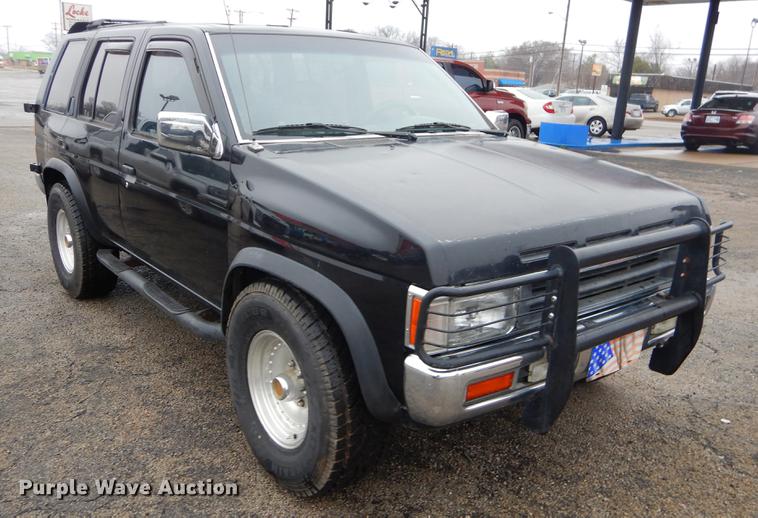 image for item EZ9833 1995 Nissan Pathfinder SUV