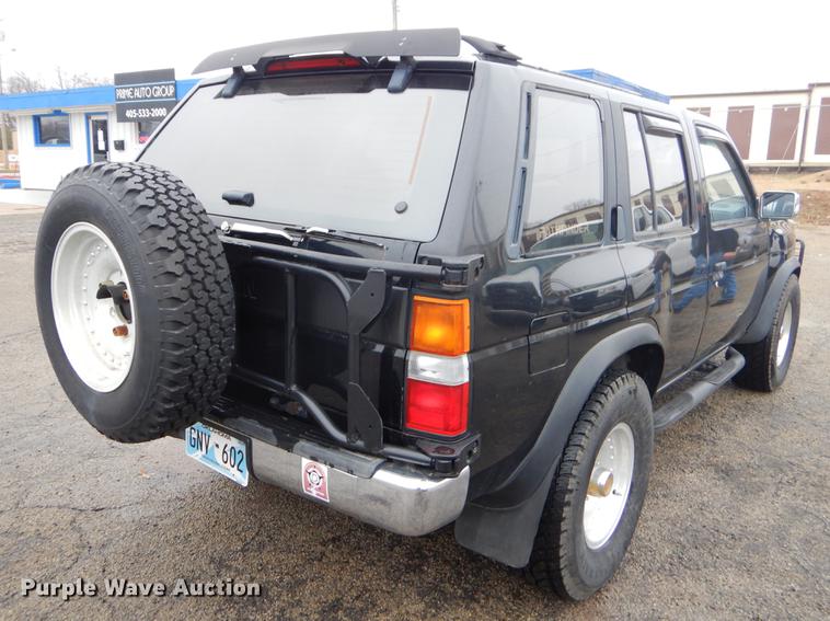 image for item EZ9833 1995 Nissan Pathfinder SUV