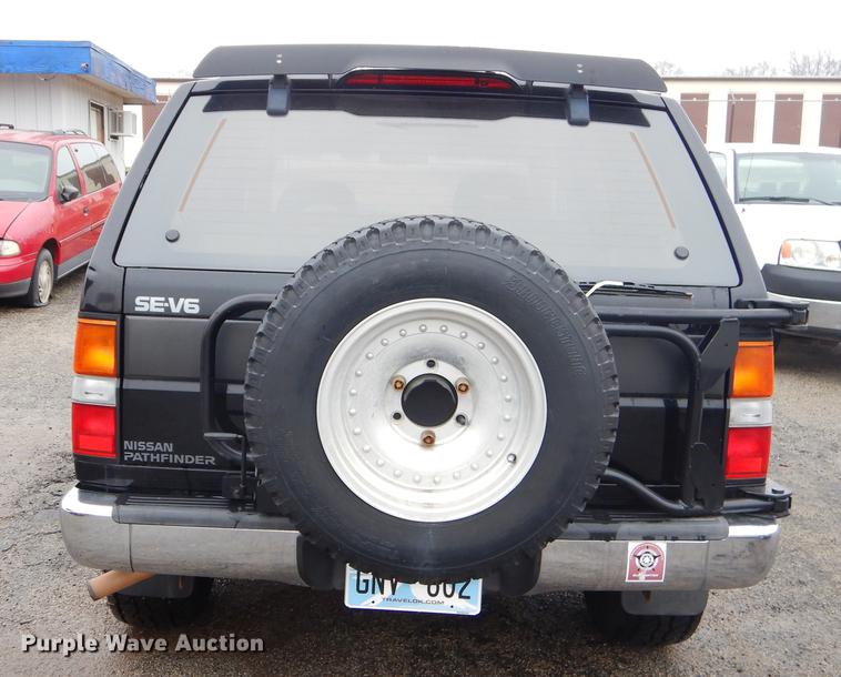image for item EZ9833 1995 Nissan Pathfinder SUV