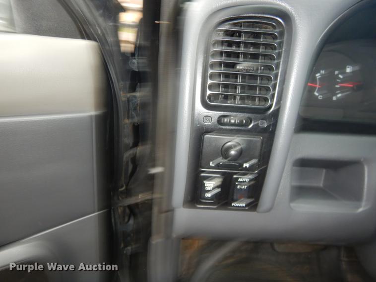 image for item EZ9833 1995 Nissan Pathfinder SUV