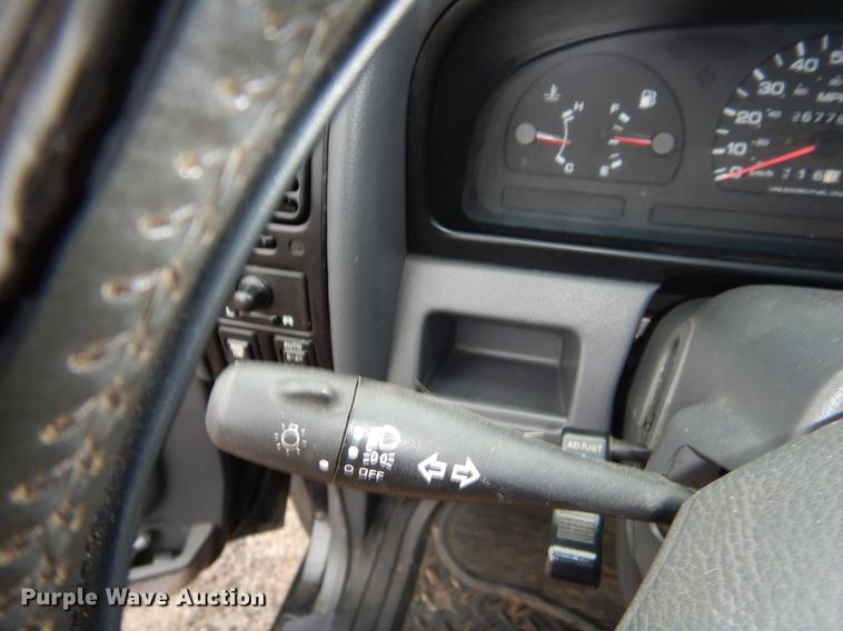 image for item EZ9833 1995 Nissan Pathfinder SUV